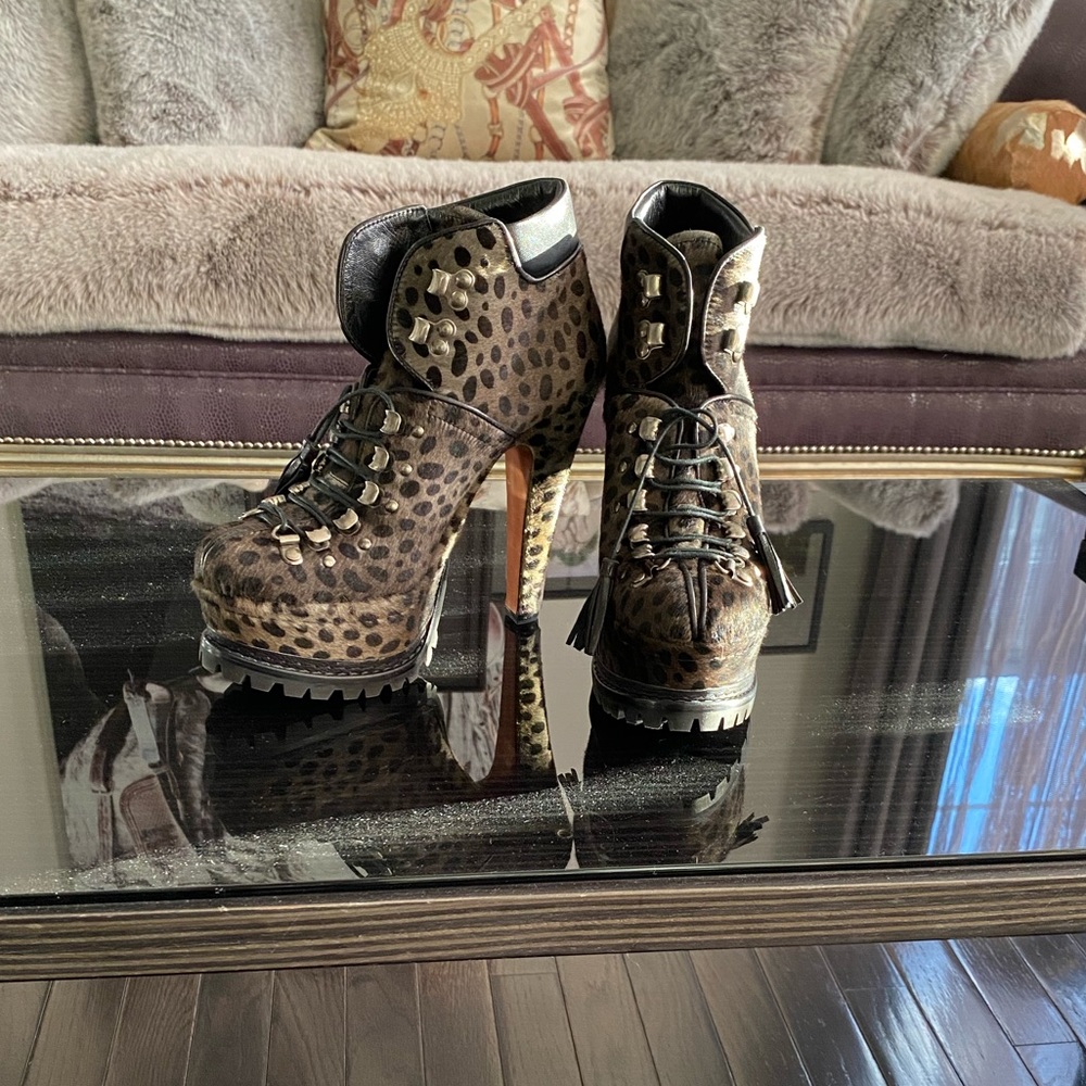 Women’s Alaia Calzature Donna boots with real pony hair size 36 - runs large.